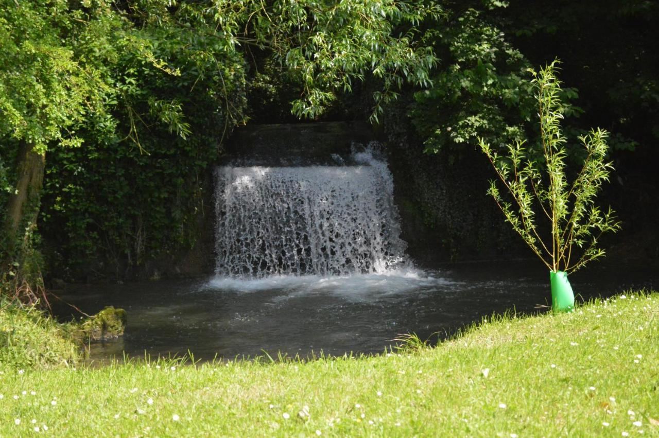 Les Gites Insolites De La Cascade Lespesses Eksteriør billede