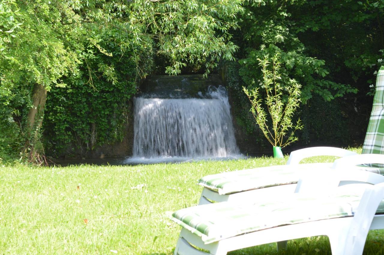 Les Gites Insolites De La Cascade Lespesses Eksteriør billede